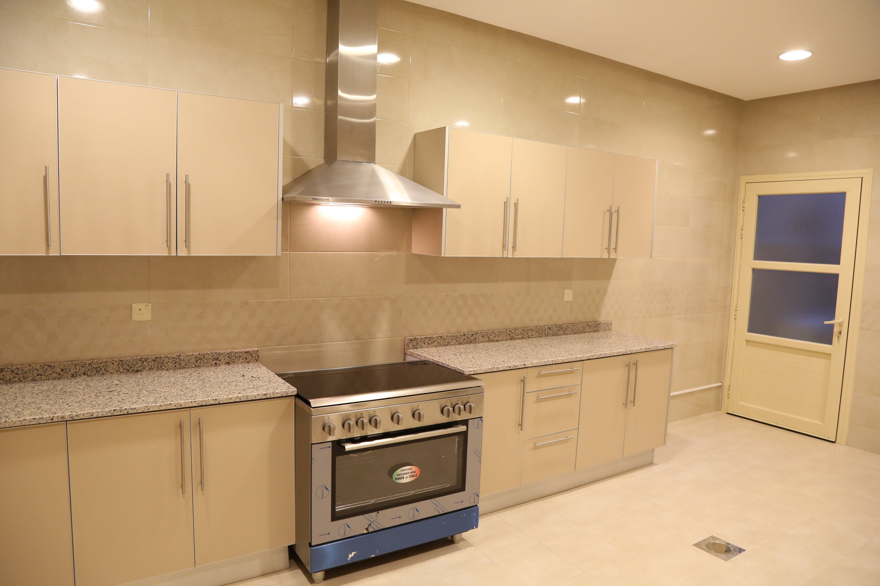 al siddiq villa kuwait Kitchen 2