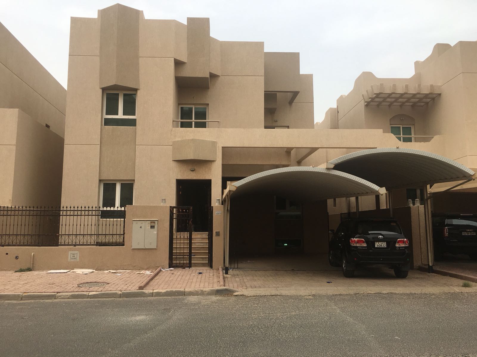 Small Villa with Basement in Shuhada