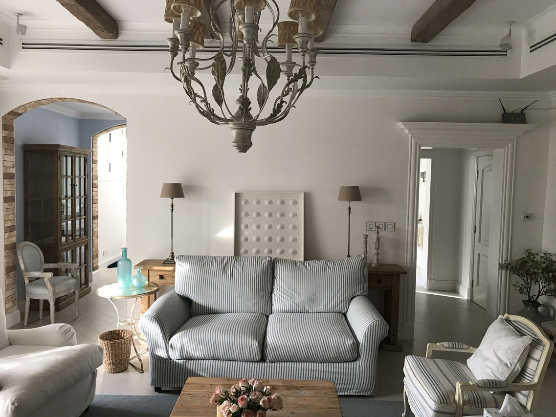 Exquisitely furnished spacious property with beautiful views