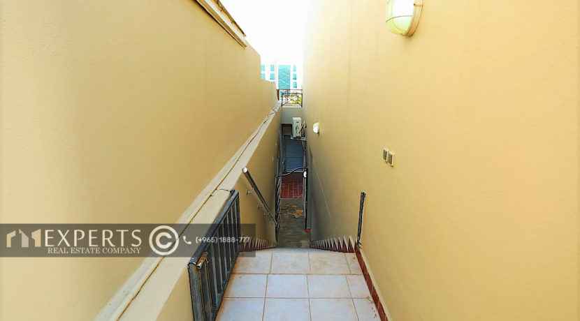 35-1st-Mubaral-Alkabeer-Villa-Staircasedown